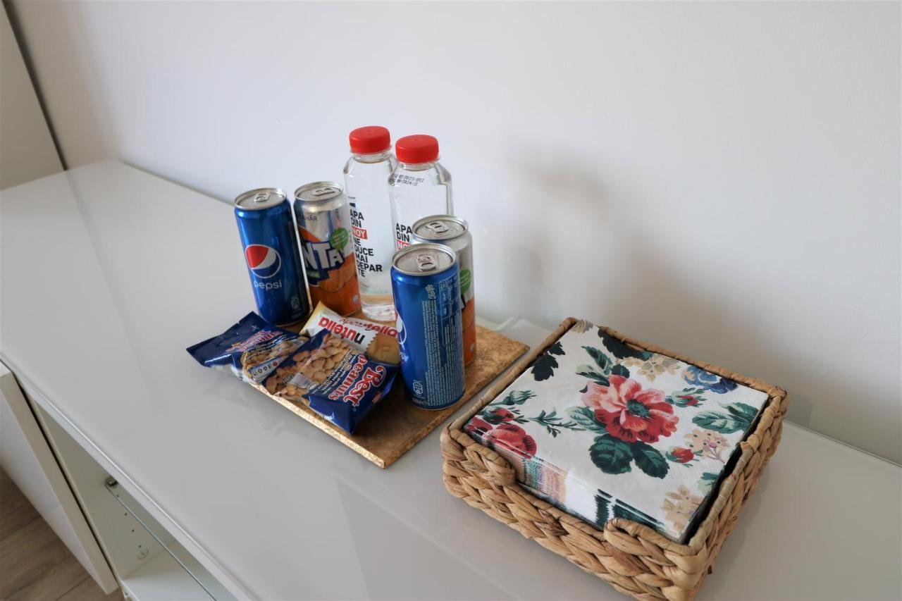 Lovely City Center Apartment - Free Minibar Bukarest Kültér fotó