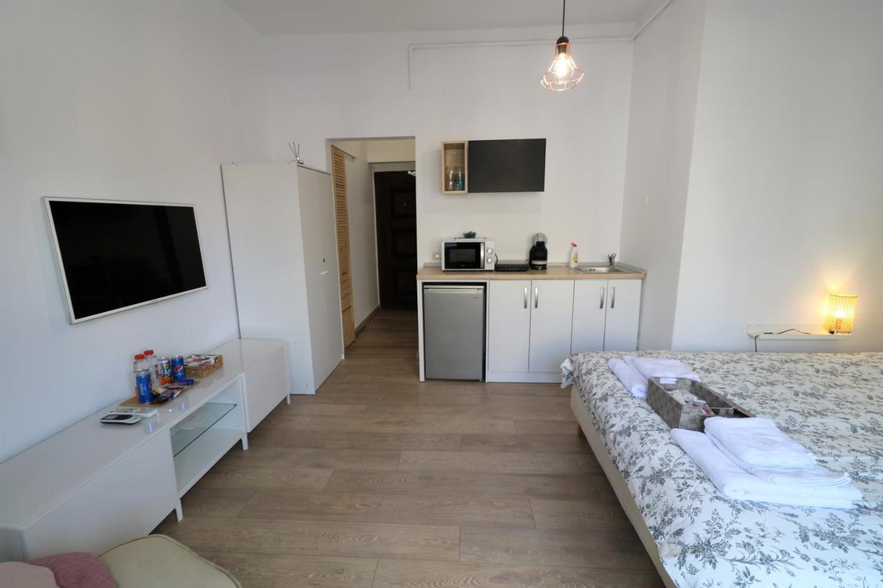 Lovely City Center Apartment - Free Minibar Bukarest Kültér fotó