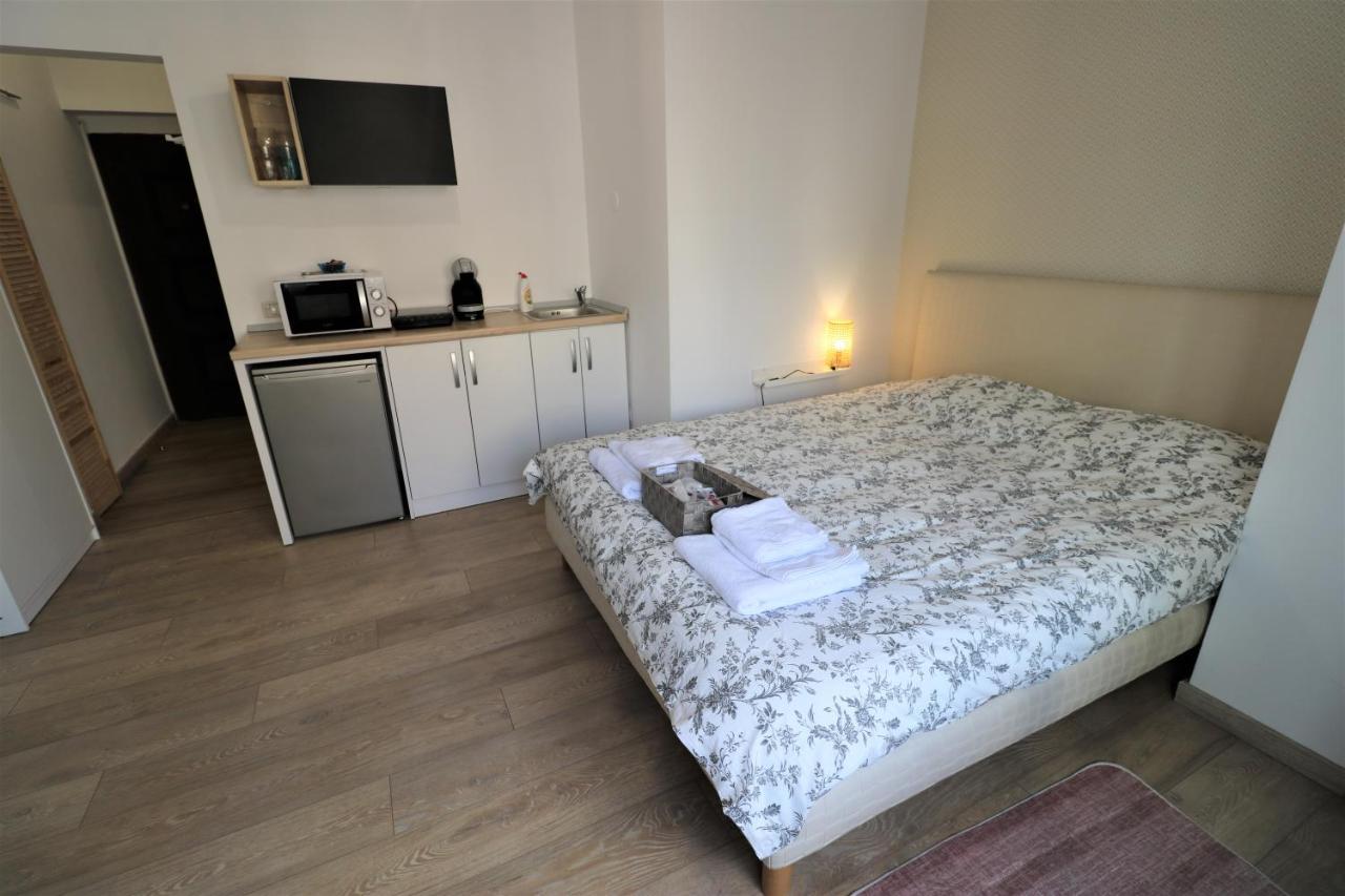 Lovely City Center Apartment - Free Minibar Bukarest Kültér fotó